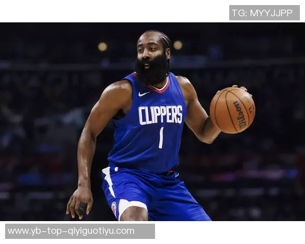 快船客场挑战国王小卡哈登卫衣亮相科林斯酷炫登机照曝光