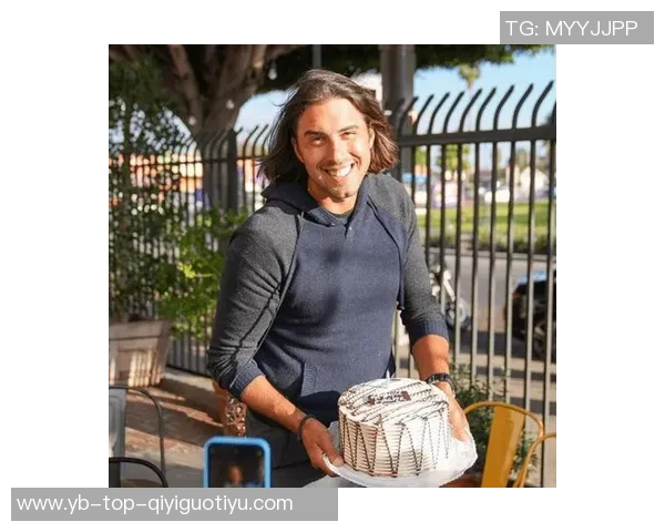 湖人传奇球员武贾西奇格林霍里携手为洛杉矶社区送温暖火鸡