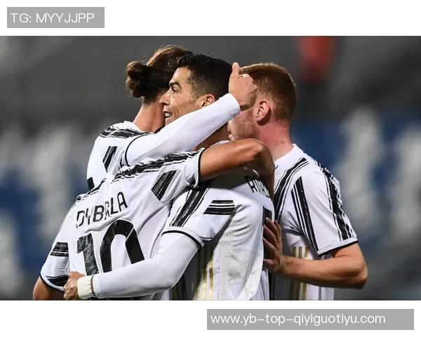 那不勒斯主席德劳伦蒂斯与利雅得胜利CEO合影展示C罗球衣引发热议 那不勒斯主席德劳伦蒂斯与利雅得胜利CEO合影展示C罗球衣引发热议